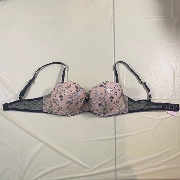 Victoria's Secret Other - Victoria's Secret Nude and Black Floral Embroidered Bra